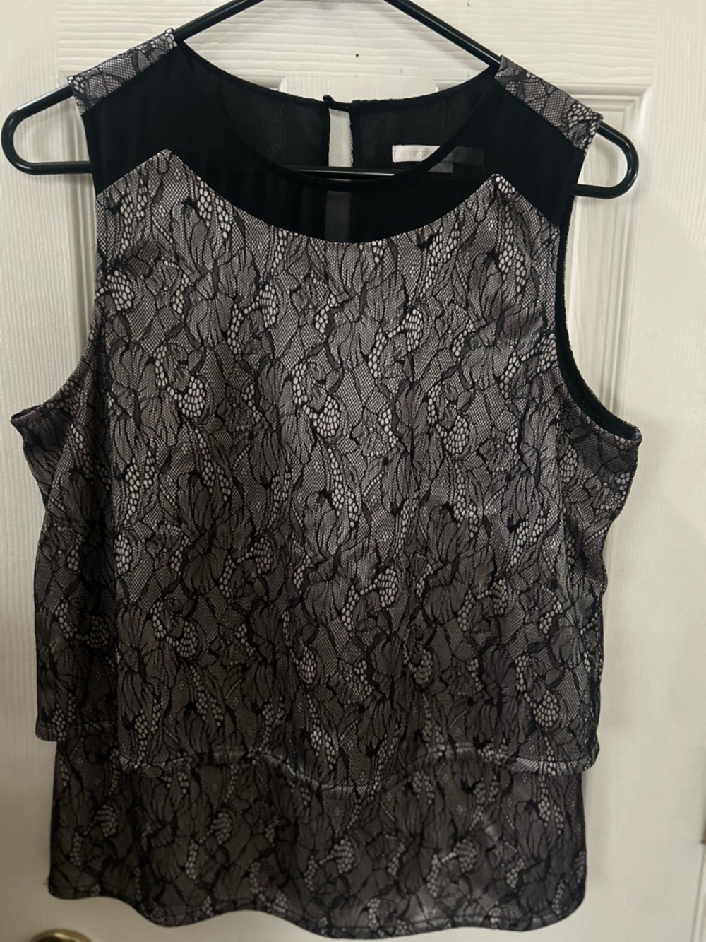 Cooper & Ella black&cream sleeveless crop top with lace overlay size medium.
